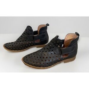 Musse & Cloud Caila Ankle Boots Women's 37 / 6  Black Leather Perforated Bootie